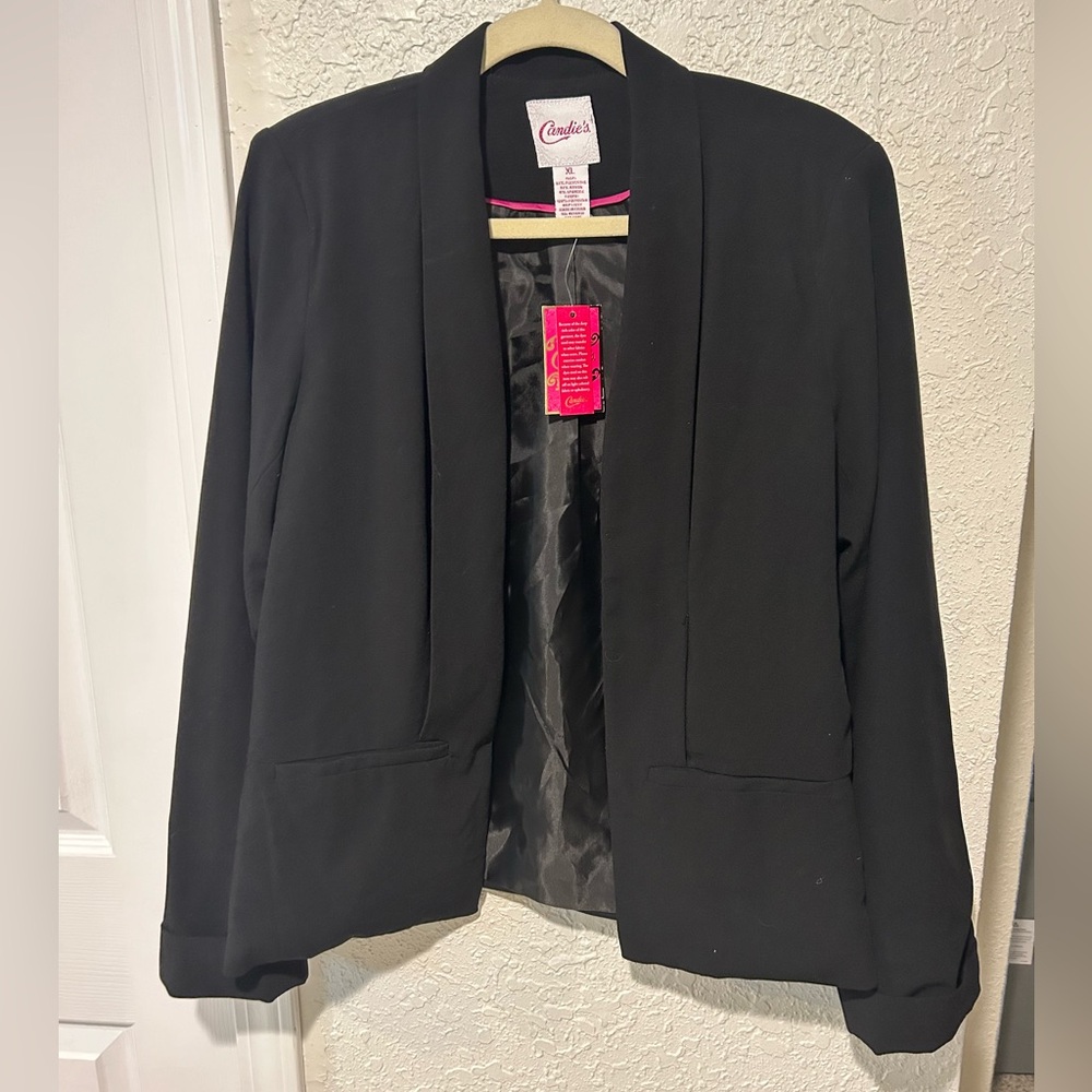 NWT Candies women’s size XL black blazer.